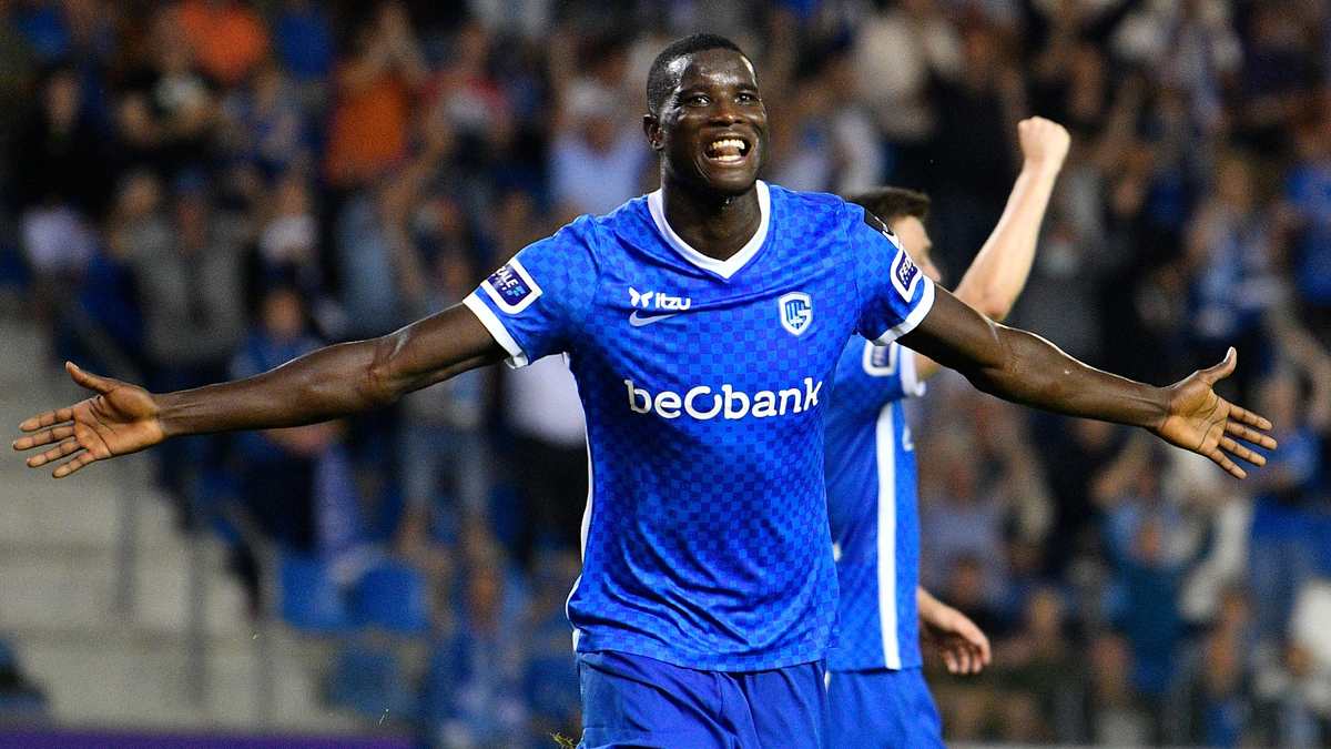 Paul Onuachu being offered to Liverpool by the Genk Sporting Director.