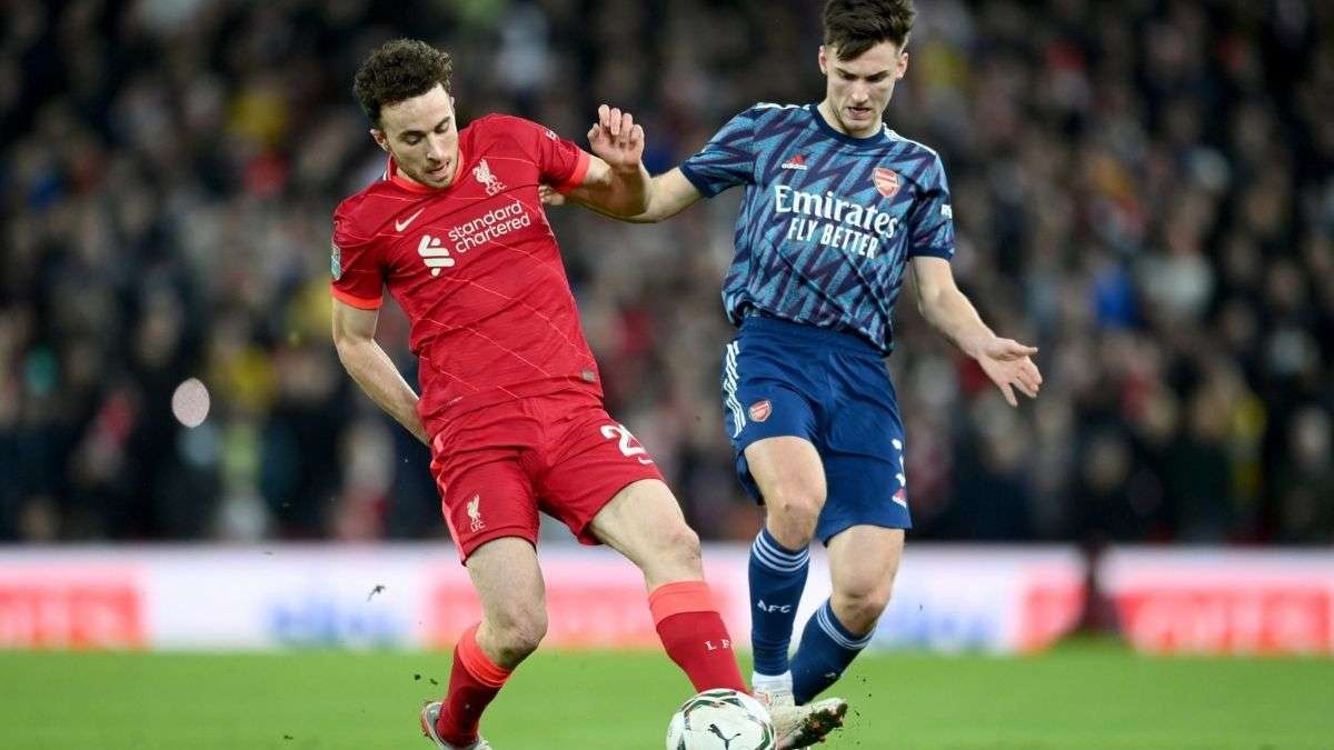 10 men Arsenal holds Liverpool in the first leg semi-final of EFL Cup