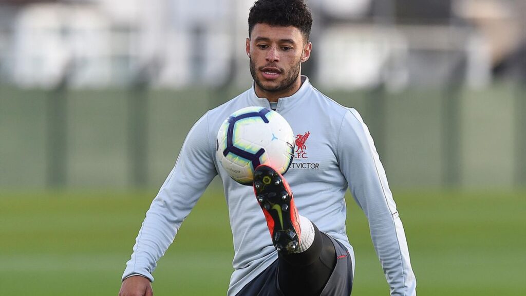 Alex Oxlade-Chamberlain is busy preparing for the pre-season, as he was seen preparing with Premier League Rival. The midfielder is expected to be at Anfield for the final year of his contract.