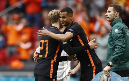 Liverpool FC are pushing hard to sign a 23-year-old Dutch International. The Merseyside giants are willing to pay a £34 million fee for bringing the midfielder to the Premier League.