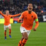 Marco van Basten criticised Virgil van Dijk for his actions during the Netherlands' 1-1 draw with Ecuador. And according to him, it "triggered" him.